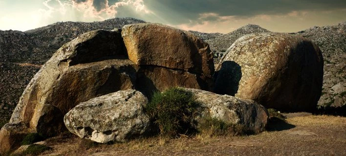Βωλάξ: Το χωριό της Τήνου με τους απόκοσμους τεράστιους βράχους -Μετεωρίτης ή ηφαίστειο; (εικόνες)